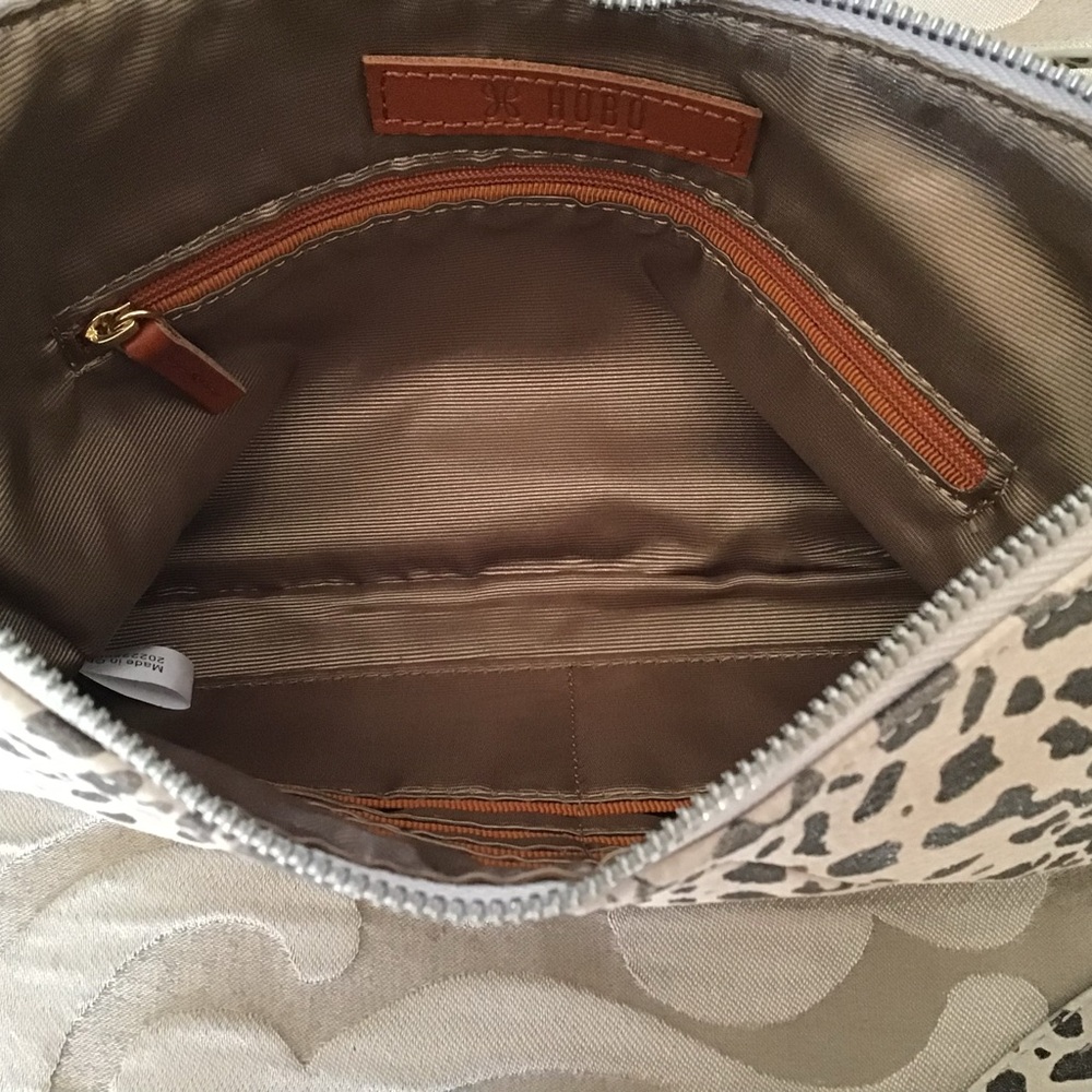 Stylish Leopard Print Boutique Crossbody Bag - Picture 10 of 13